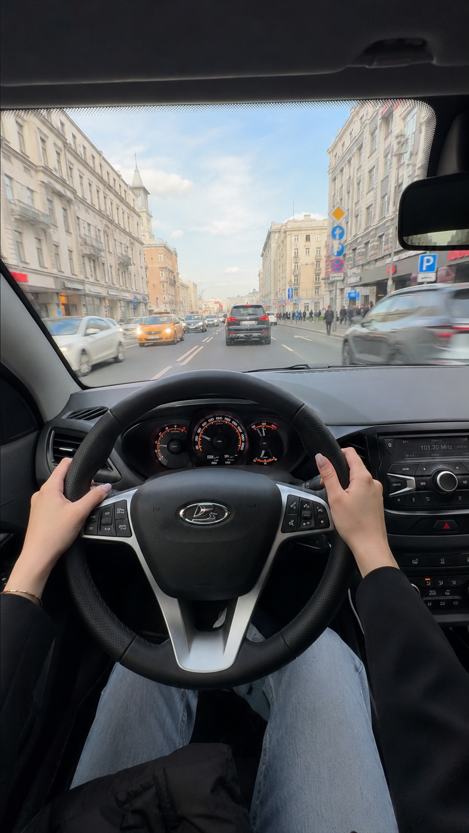 POV-фото девушки за рулём Лады Веста, сгенерированное по собранному промпту.